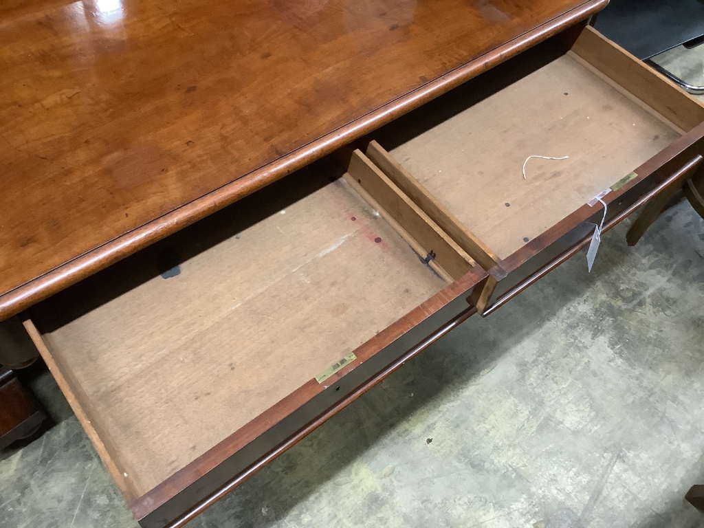 A Victorian mahogany two drawer centre table, width 120cm, depth 64cm, height 74cm